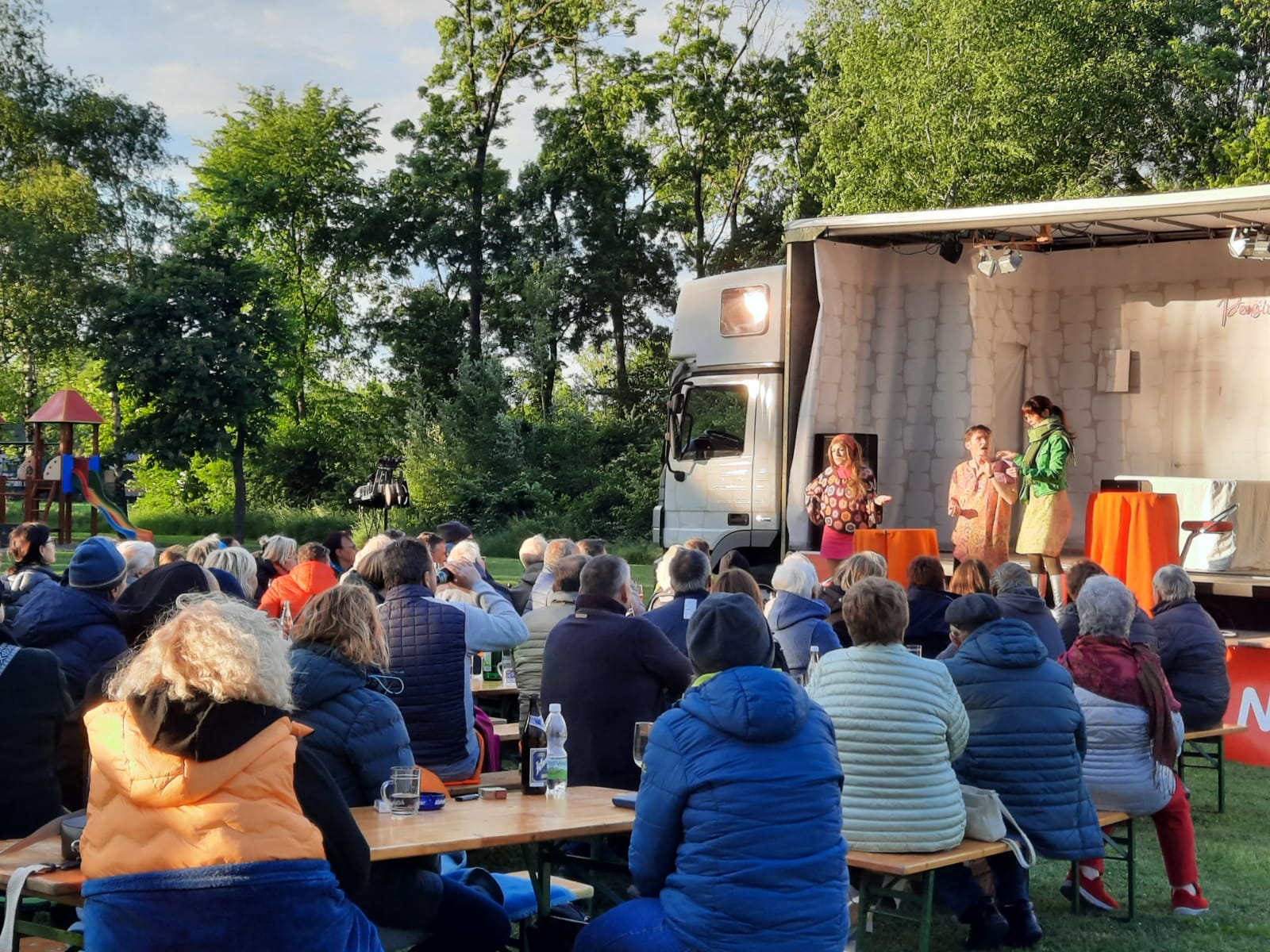 Schillingerwiese mit Publikum
